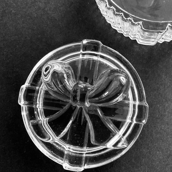 CRYSTAL LIDDED Jewelry or Trinket Round Bow Box EUC - Picture 6 of 6